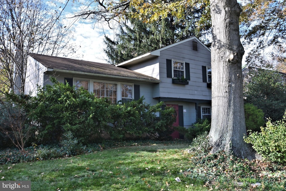 24 Kirby Dr, Morrisville, PA 19067 - photo 1