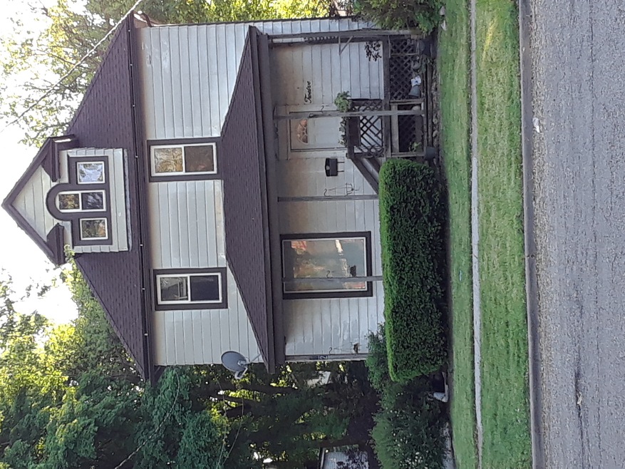 12 N Saint James St unit 2, Waukegan, IL 60085 - photo 1