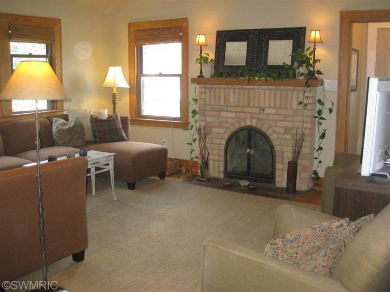 902 Arlington St NE, Grand Rapids, MI 49505 - photo 1