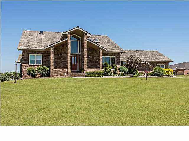 Lovely homes on estate Sized Lots in Walmsley Esta