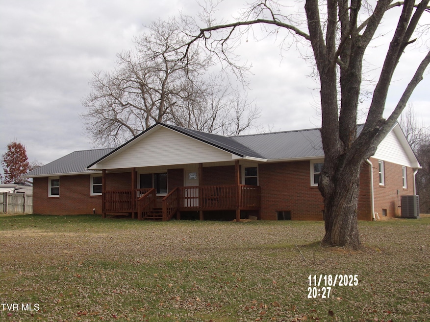 915 Muddy Creek Rd, Piney Flats, TN 37686 - photo 1