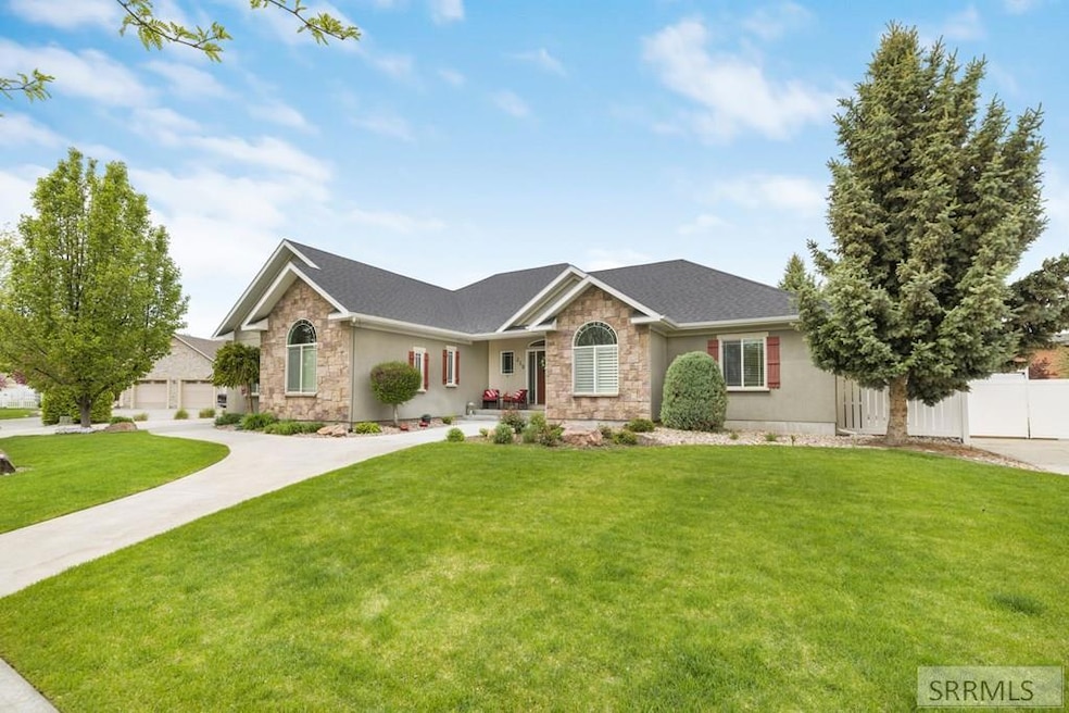 Pending $750,000 • Co-Listing Agent