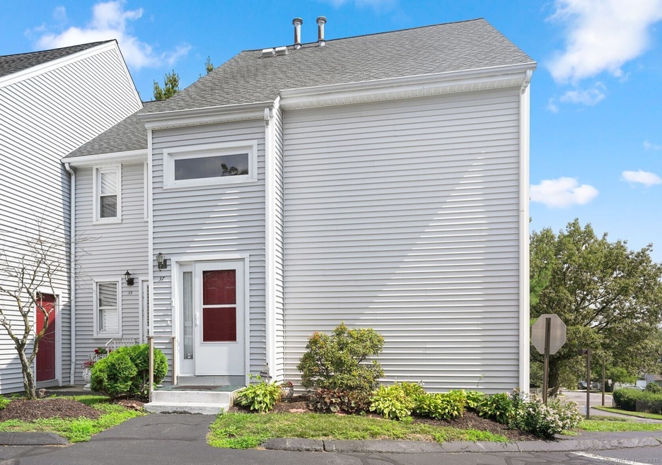 2445 Park Ave unit 37, Bridgeport, CT 06604 - photo 1