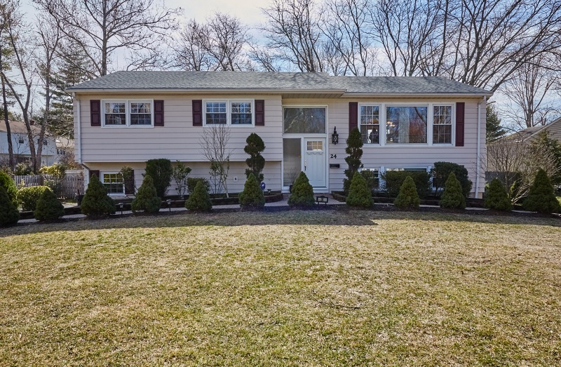 24 Tiffany Dr, Livingston, NJ 07039 - photo 1