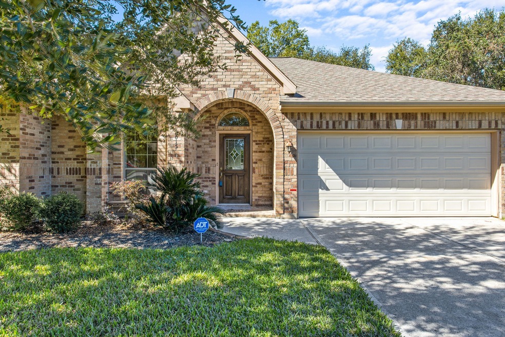 2015 Brentwood Dr, Alvin, TX 77511 - photo 1