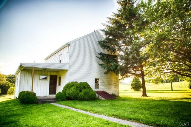 2791 Mountain View Dr, Bath, PA 18014 - photo 1