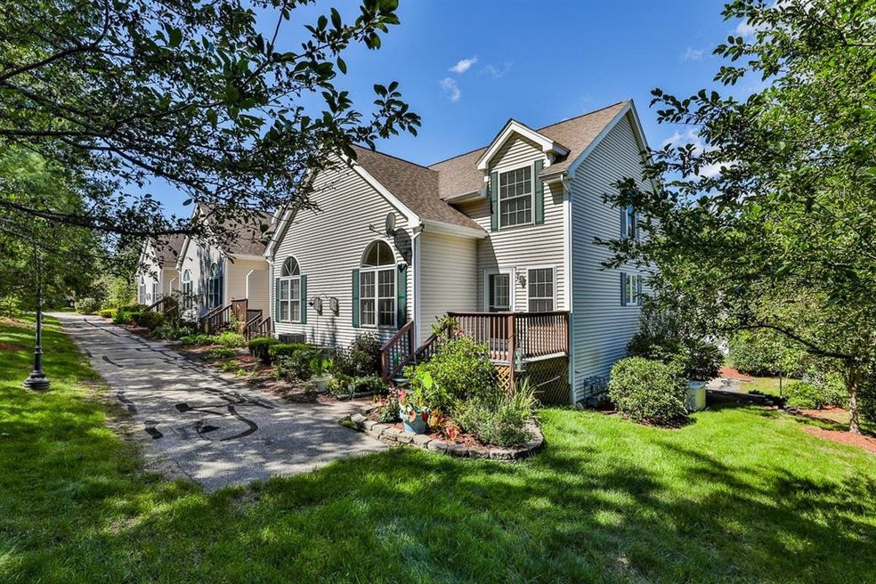 11 Clearwater Ln, MerriMacK, NH 03054 - photo 1