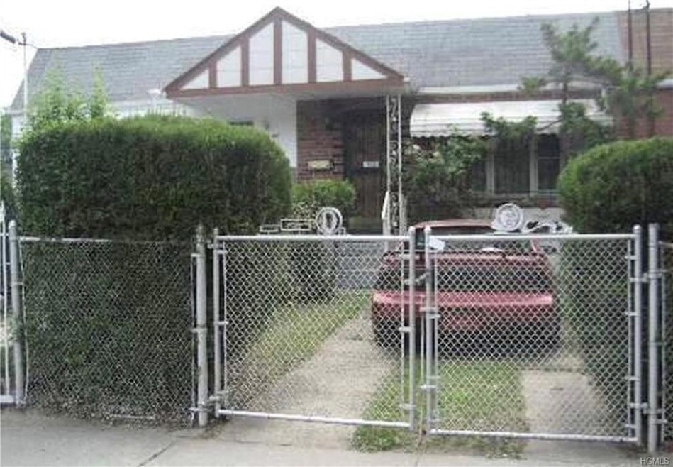 11142 155th St, Jamaica, NY 11433 - photo 1