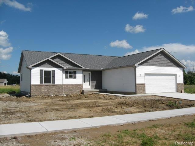 2134 Brier Crest Dr, Davison, MI 48423 - photo 1