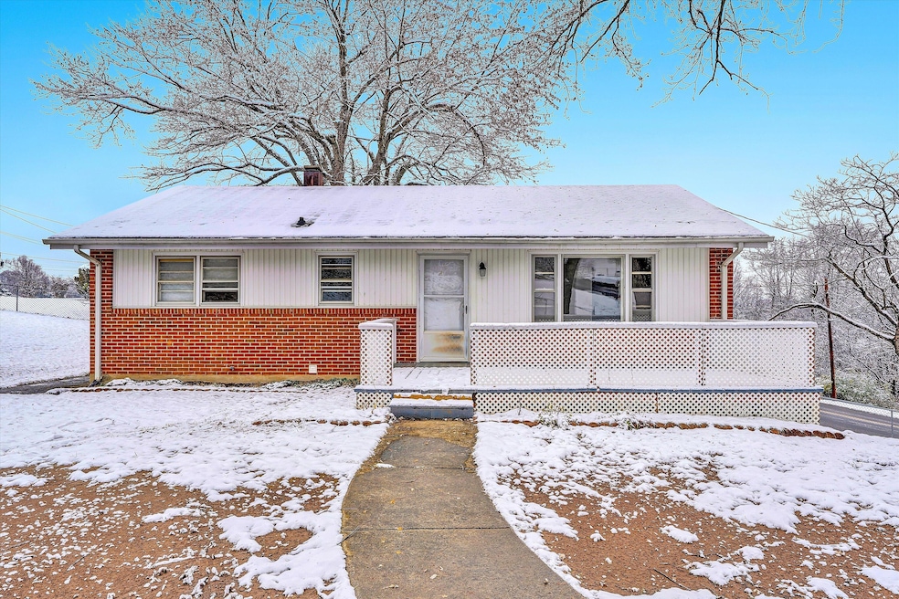 402 Cherryhill Rd NW, Roanoke, VA 24017 - photo 1