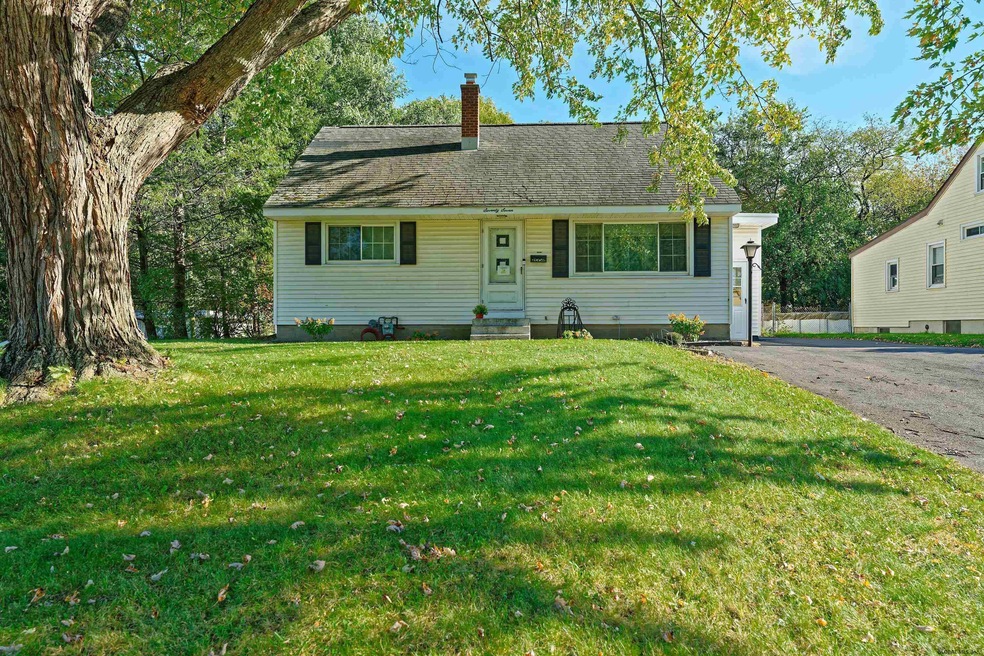 77 Russell Rd, Colonie, NY 12205 - photo 1