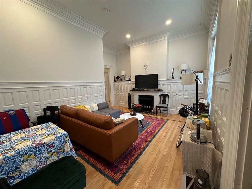 397 Beacon St unit 1R, Boston, MA 02116 - photo 1