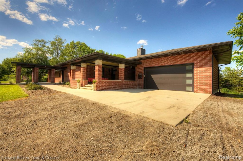 Welcome to 5465 E Allen Rd