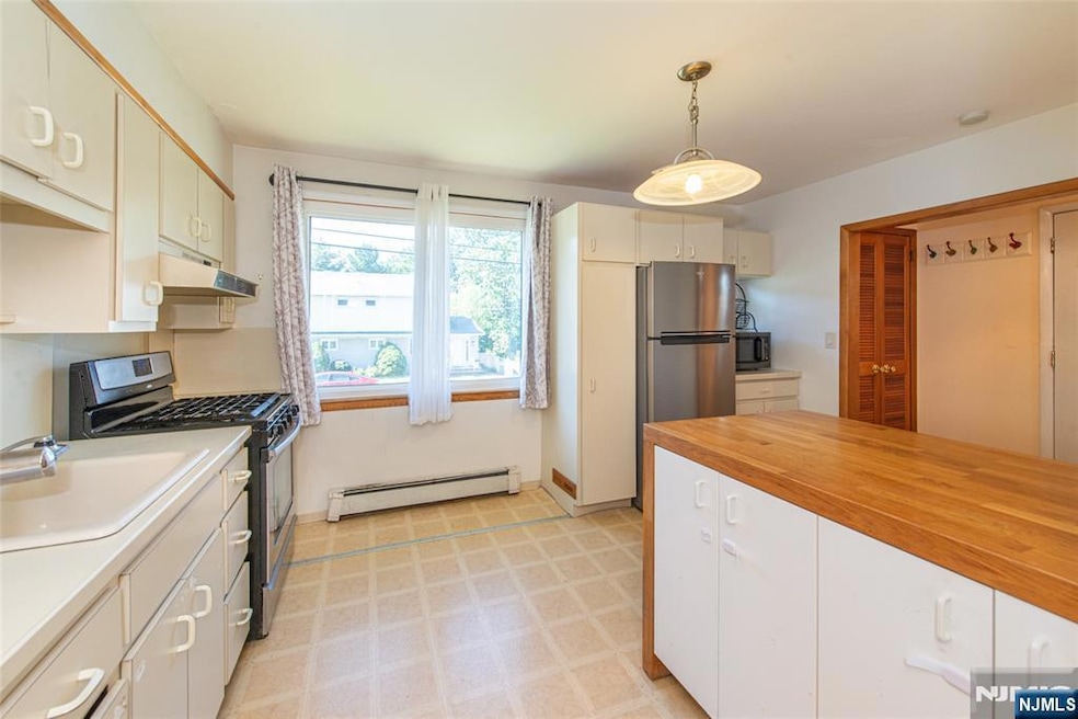 25 Fournier Crescent unit C0025, Elmwood Park, NJ 07407 - photo 1