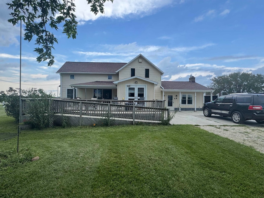 8138 Schenk Rd, Waterloo, IA 50703 - photo 1