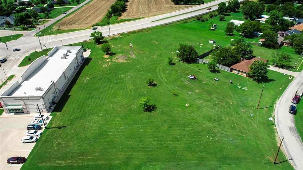 447 Wolf Run Ct, Lavon, TX 75166 - photo 1