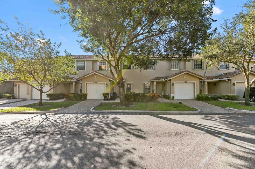 6374 Park Lake Cir unit 4, Boynton Beach, FL 33437 - photo 1