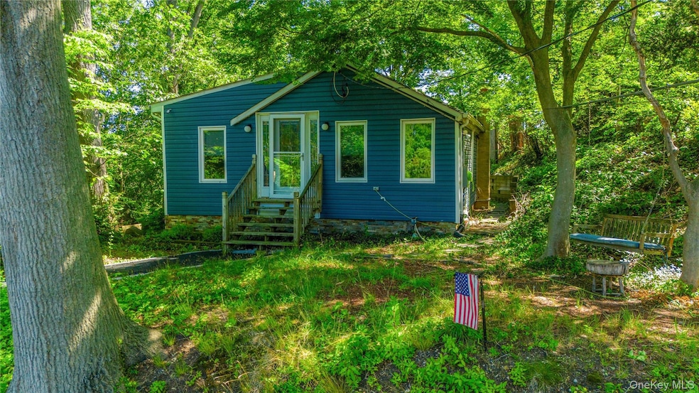 8 Towle Place, Glen Cove, NY 11542 - photo 1