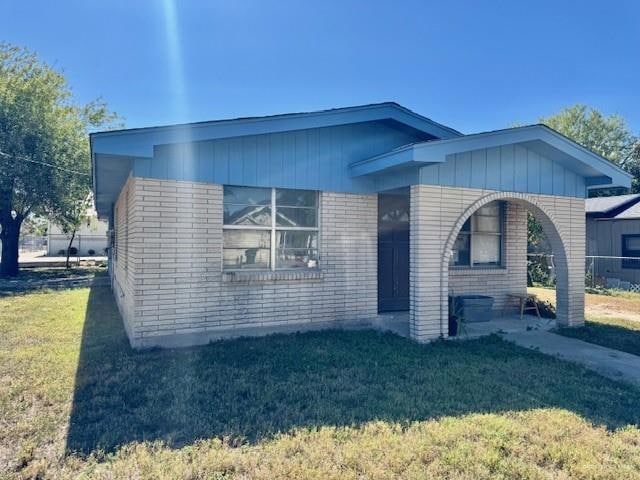 214 E Southern Ave, Edcouch, TX 78538 - photo 1