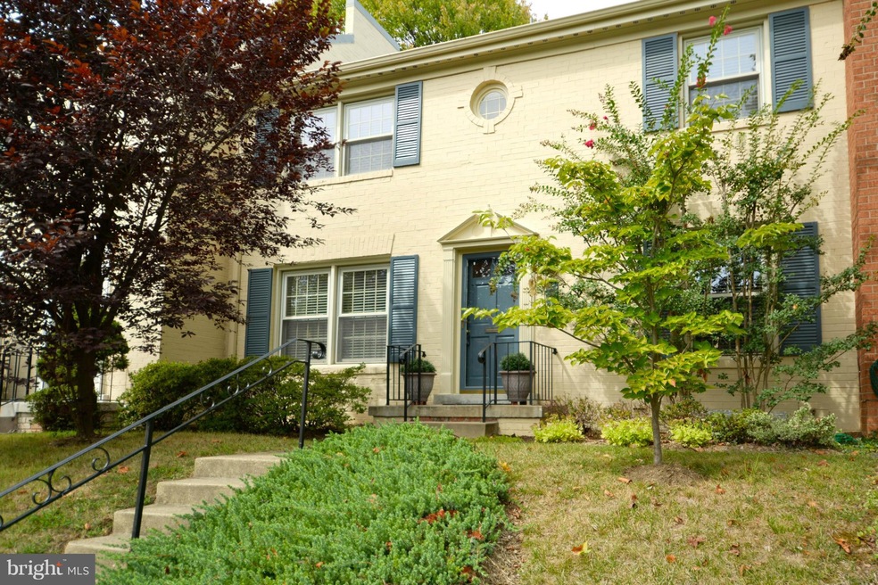 8402 Willow Forge Rd, Springfield, VA 22152 - photo 1