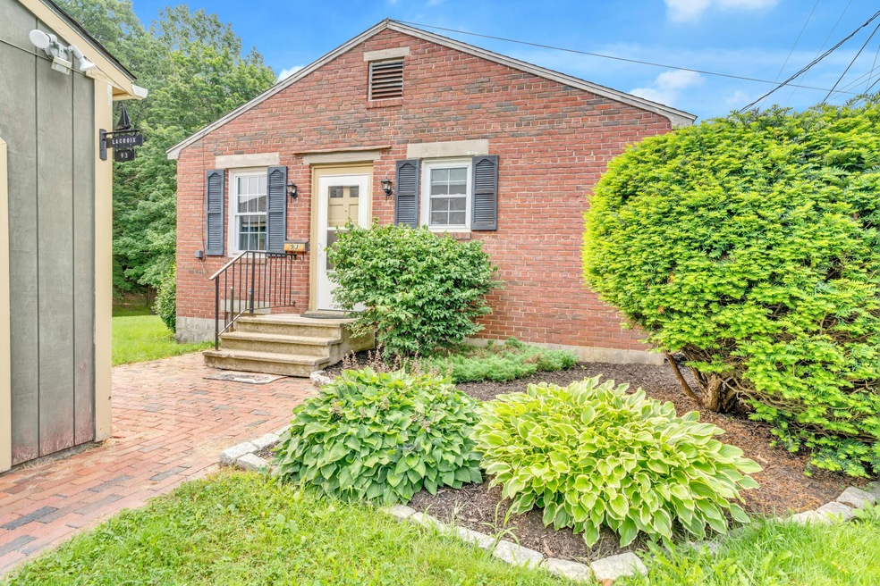 Bluff Road Exterior Entry Way