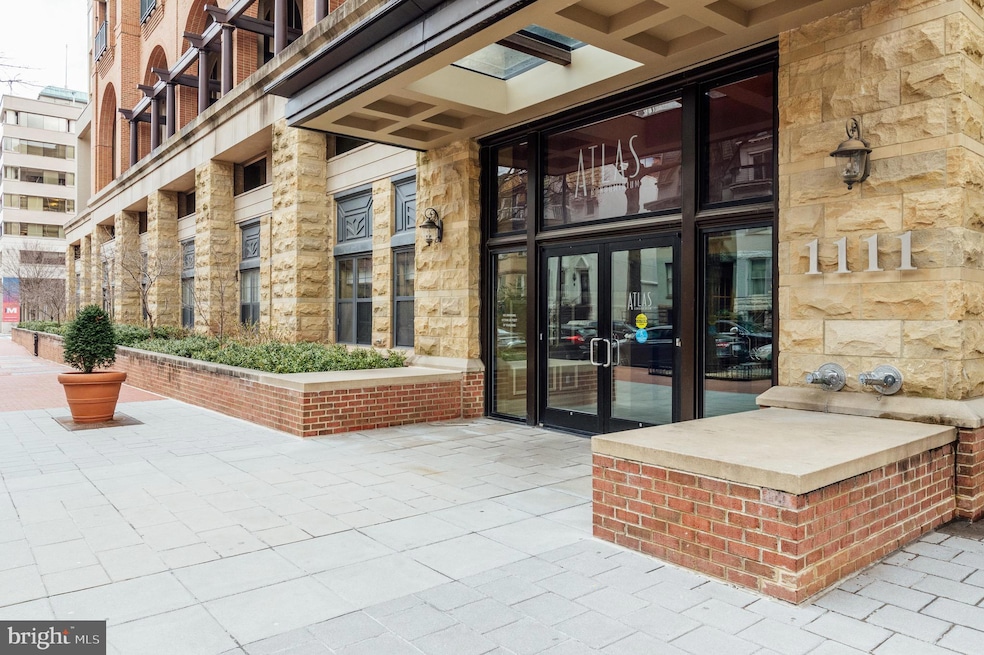 Atlas unit 723, Washington, DC 20037 - photo 1