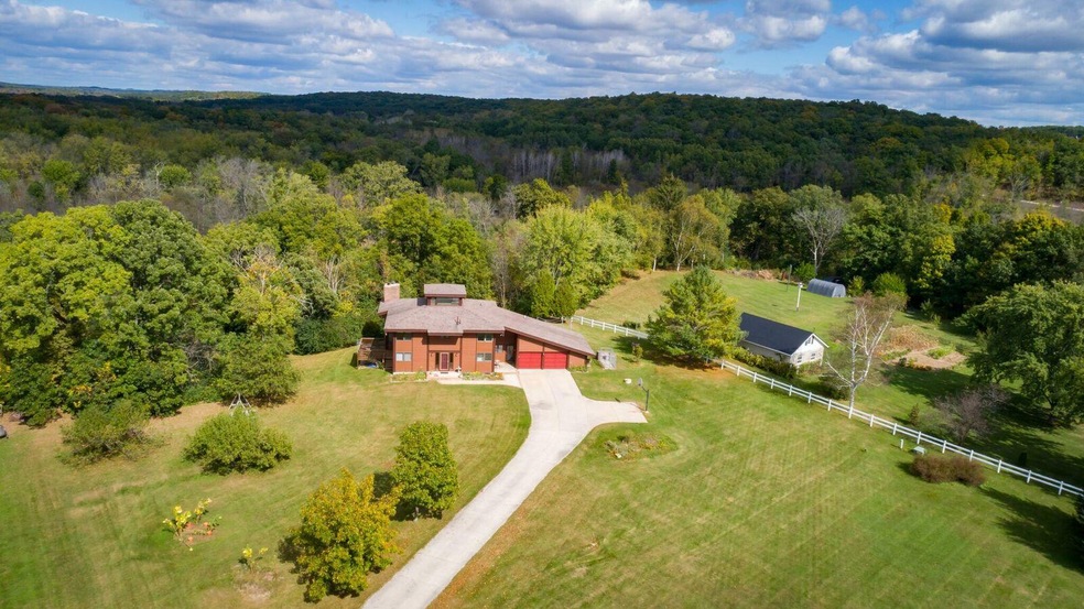 8484 Apple Ct, Kewaskum, WI 53040 - photo 1