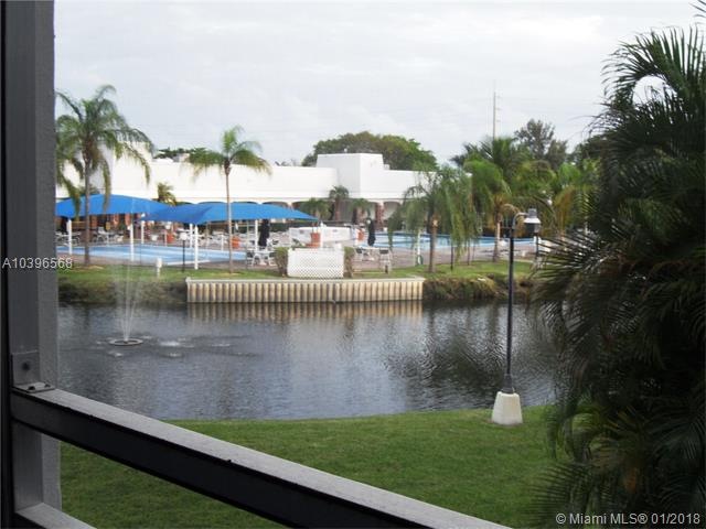 SCREENED TERRACE OVERLOOKING THE CLUBHOUSE, POOL A