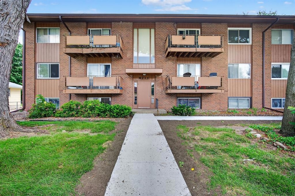 4211 65th St unit 1, Urbandale, IA 50322 - photo 1