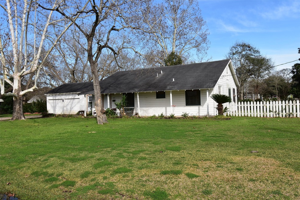 1301 Avenue G, Bay City, TX 77414 - photo 1