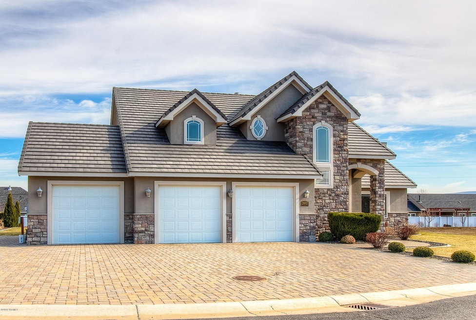3 car garage