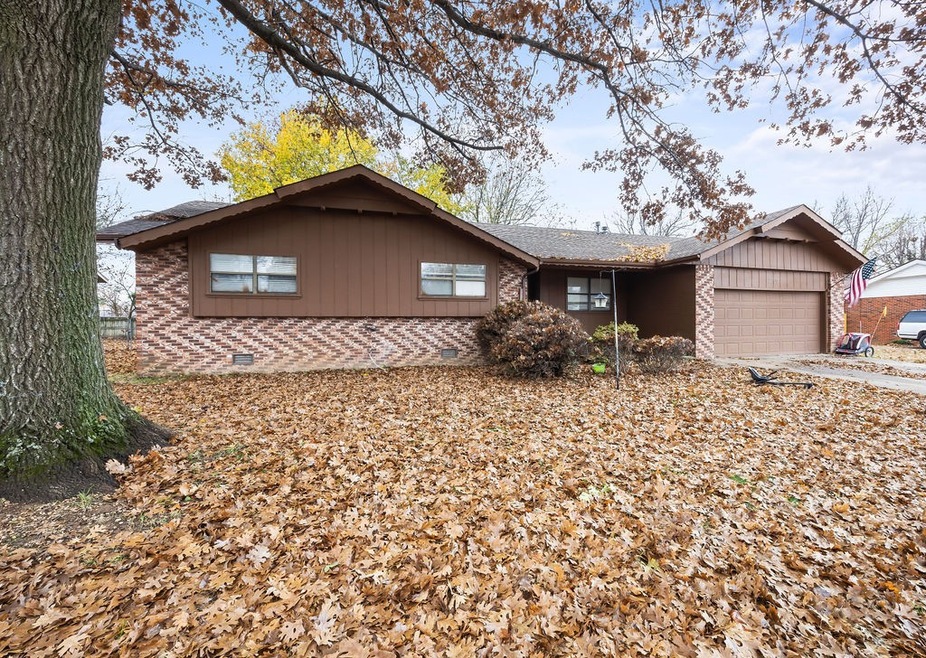 2704 Parkwood Dr, Rogers, AR 72756 - photo 1