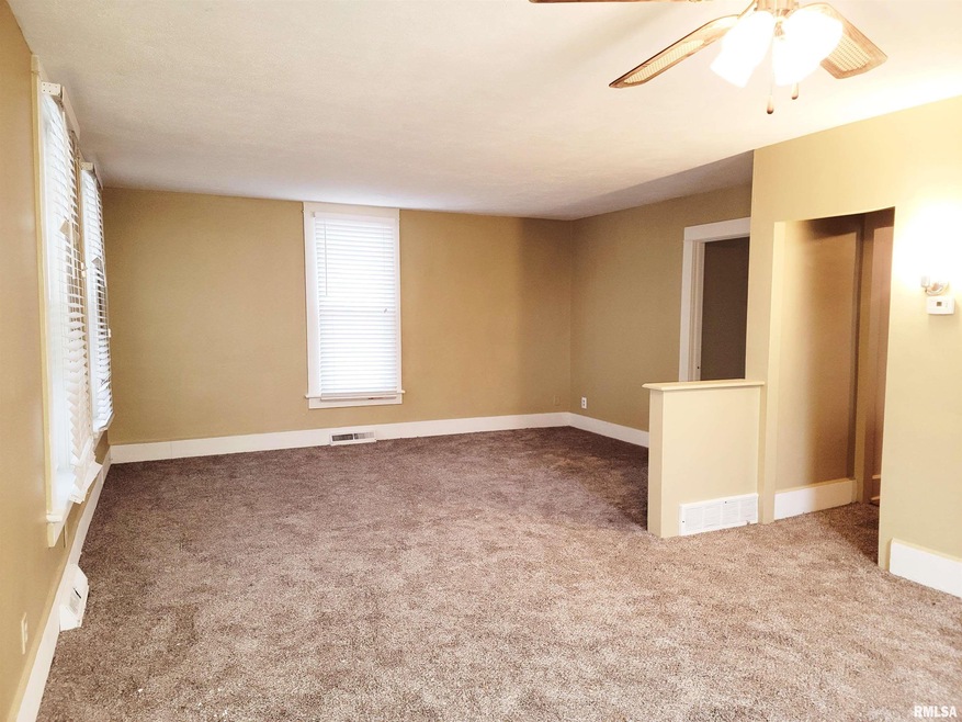 414 S Mclean St, Lincoln, IL 62656 - photo 1