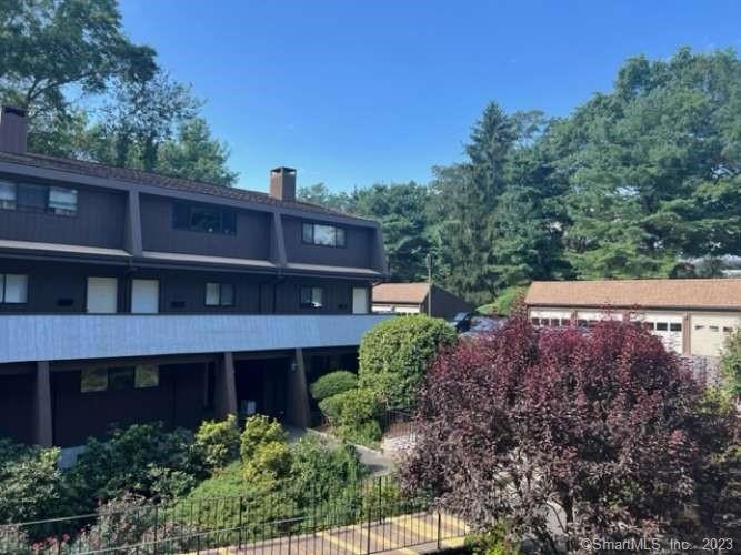 155 Knapps Hwy, Fairfield, CT 06825 - photo 1