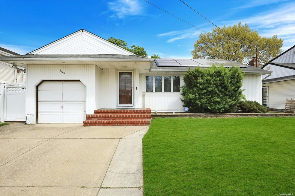 100 Farnum Blvd, Franklin Square, NY 11010 - photo 1