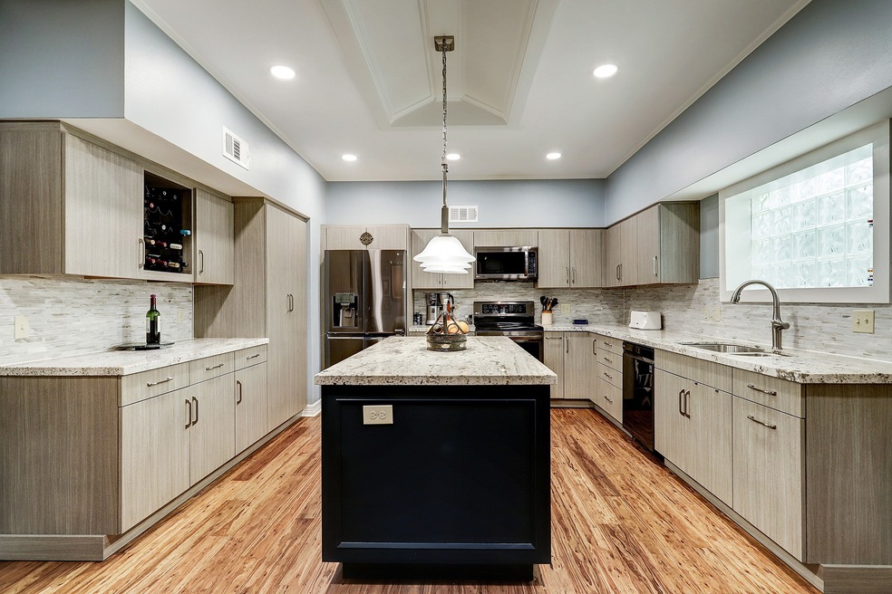 48 Legend Ln, Houston, TX 77024 - photo 1