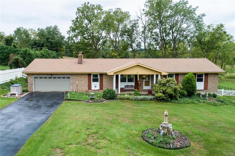 4576 S Sunset Dr, Coopersburg, PA 18036 - photo 1