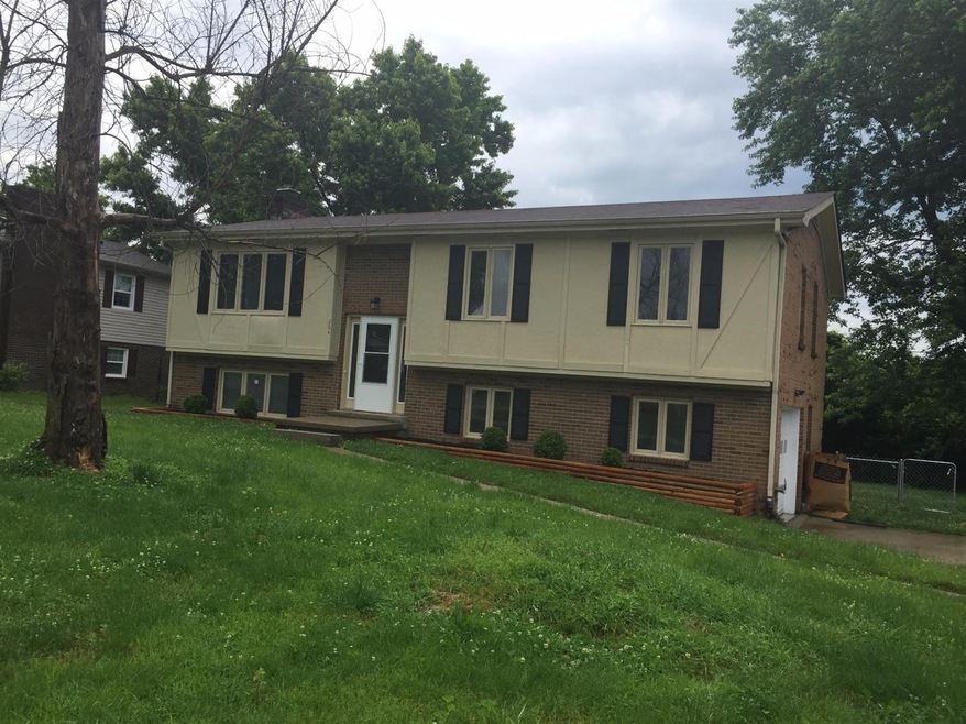 204 Kenway St, Berea, KY 40403 - photo 1