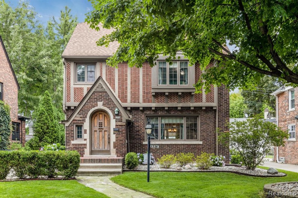 1336+Bishop+Rd+Grosse+Pointe+Park-0-web.jpg