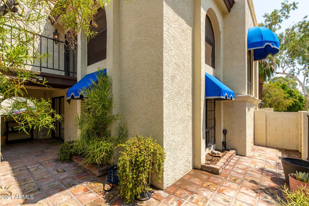 Front View & Courtyard View A