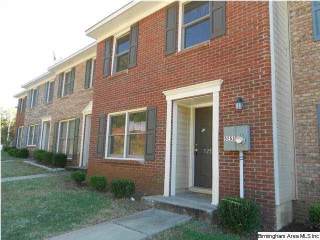 Front of 2 Story Townhome.