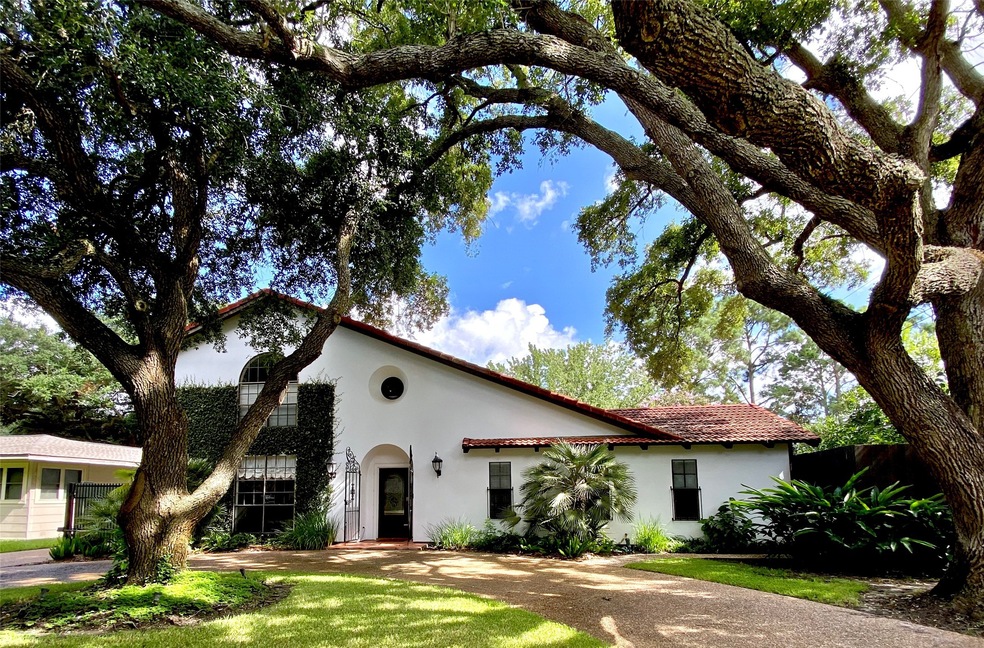 2519 Oak Dr, Bay City, TX 77414 - photo 1