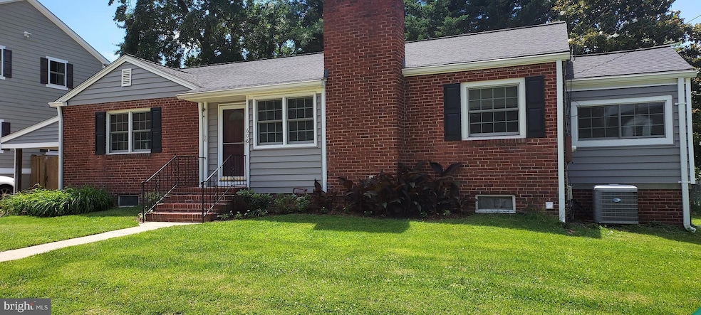 606 N Frederick St, Arlington, VA 22203 - photo 1