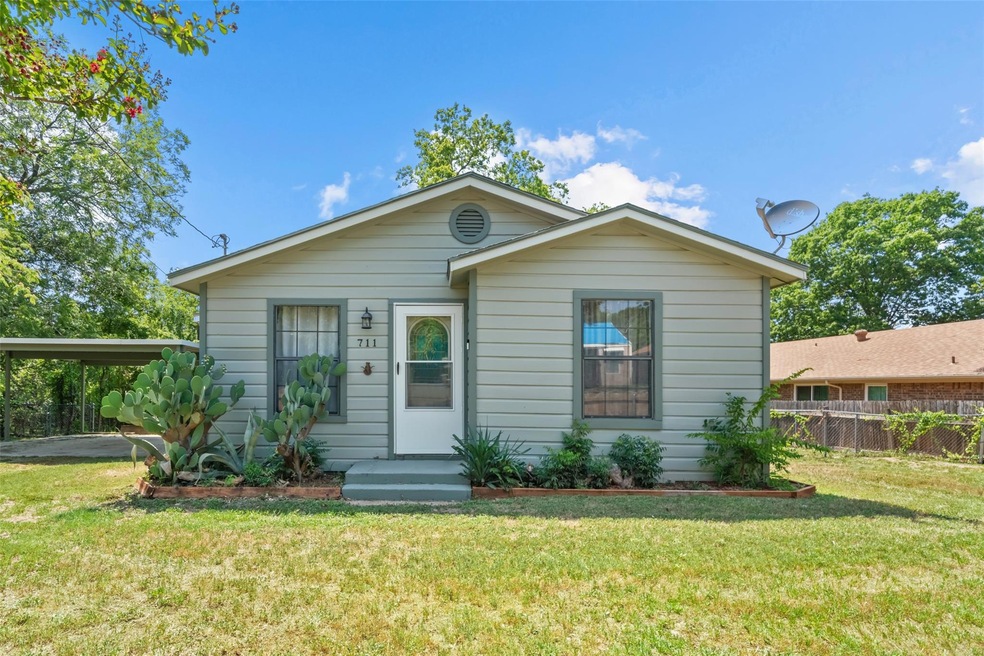 711 Liberty St, Weatherford, TX 76086 - photo 1