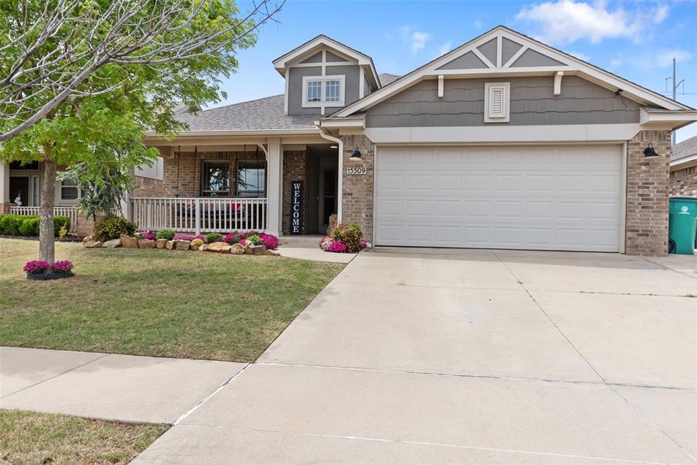 Craftsman inspired home with covered porch, a fron