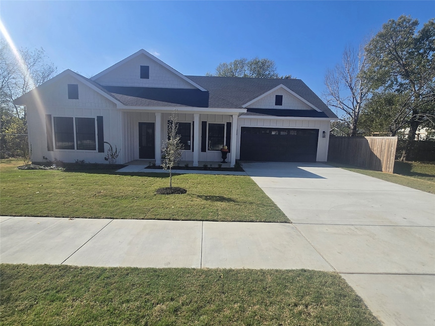 1500 Brackens St, Waxahachie, TX 75165 - photo 1