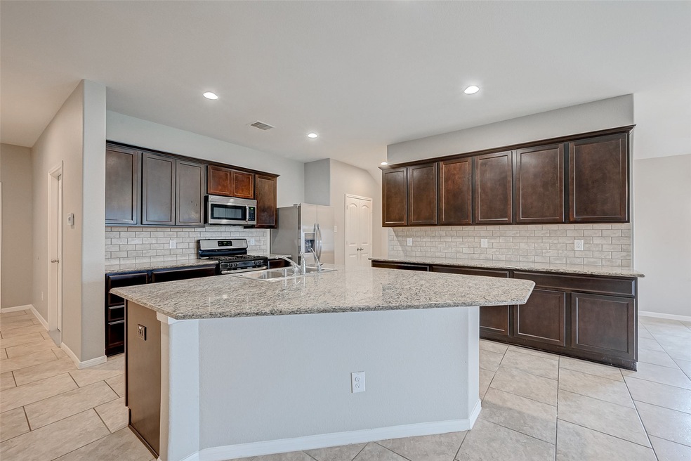 Complete view of kitchen