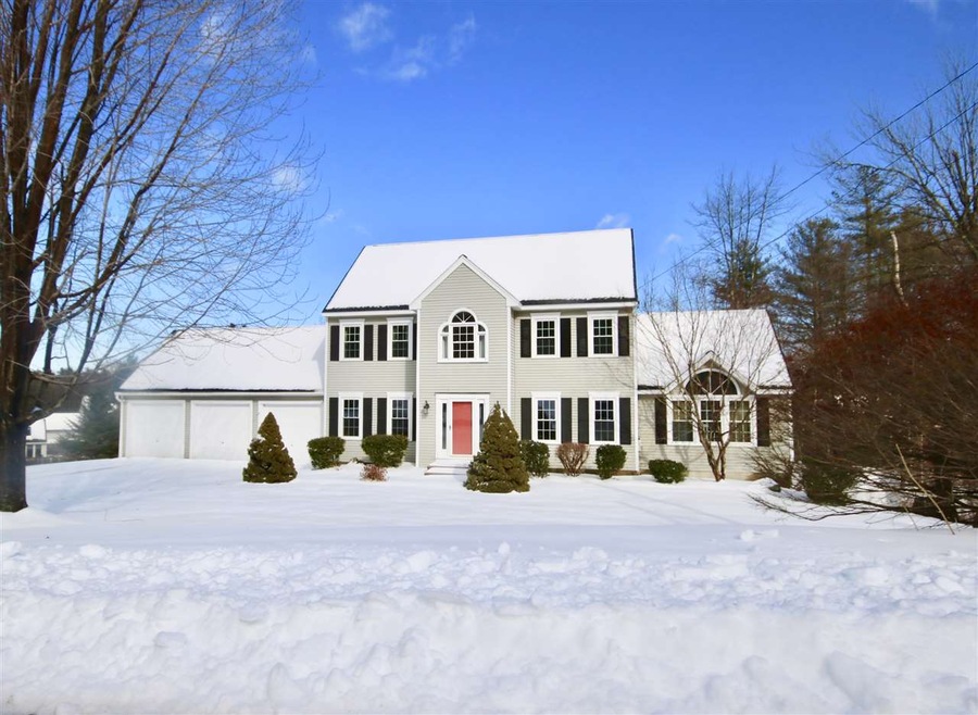 4 Governors Ln, Nashua, NH 03062 - photo 1