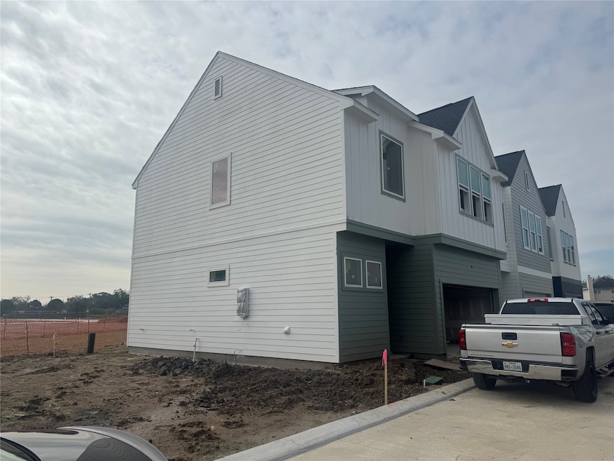 4007 Buffalo Moon Dr, Houston, TX 77045 - photo 1