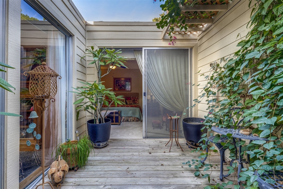 10102 Valley Forge Dr, Houston, TX 77042 - photo 1